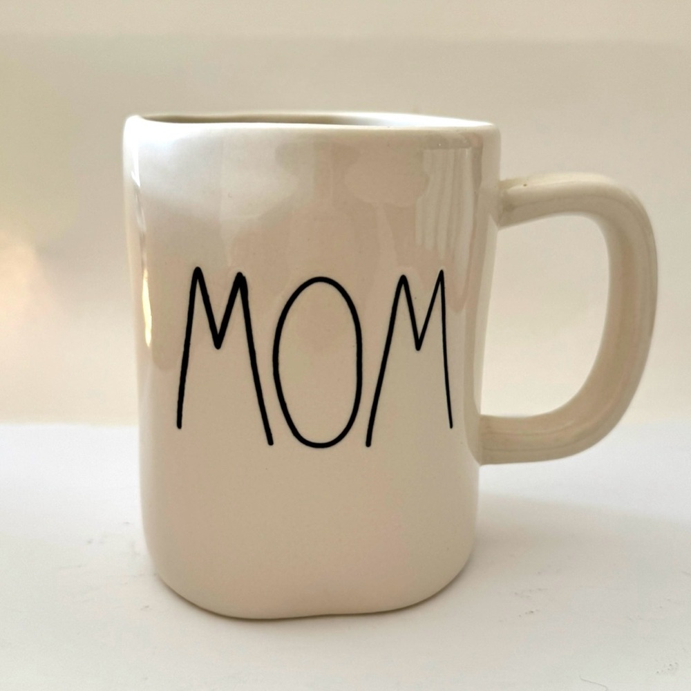 Rae Dunn - MOM Mug - NWOT